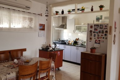 למכירה בכרמיאל ברח' הברושים דירת 3.5 חד'