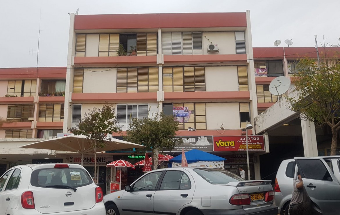 למכירה בכרמיאל ברח' משגב דירת 4 חד'
