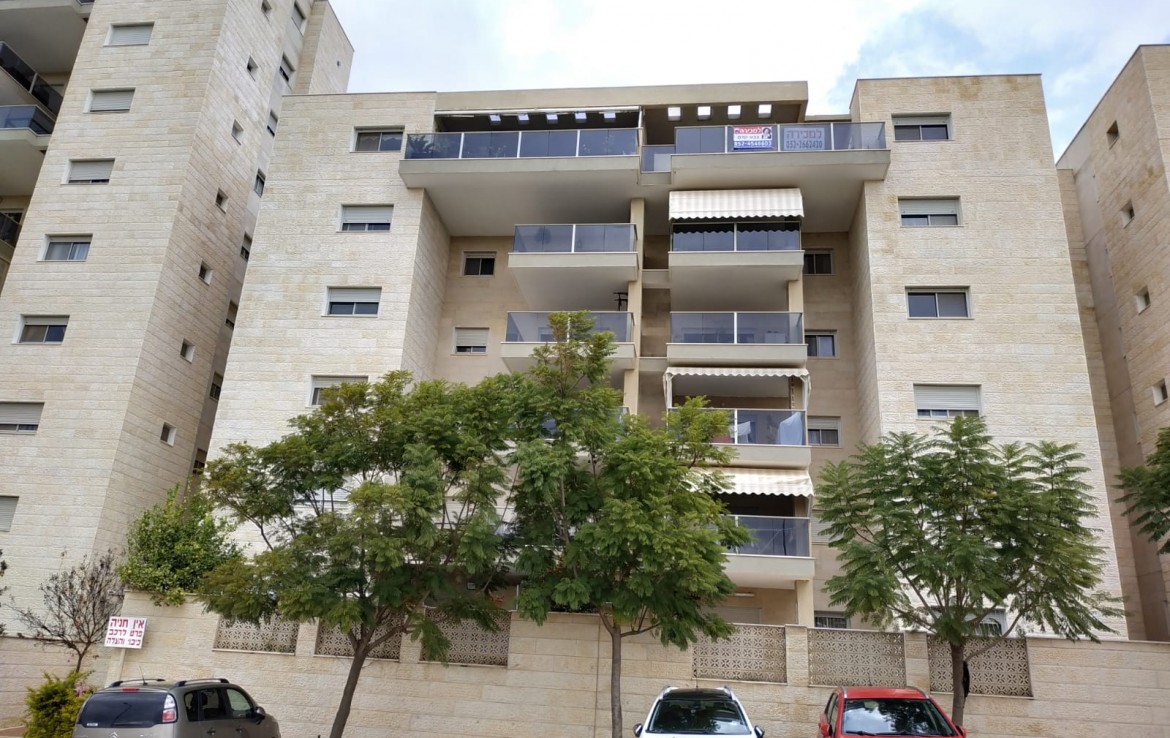 למכירה בכרמיאל ברח' חטיבת יפתח פנטהאוז 4 חד'
