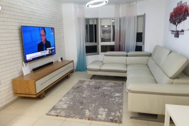 למכירה בכרמיאל ברח' מורד הגיא דירת 4 חד'